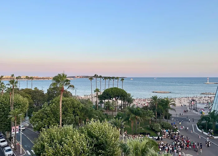 Cannes - Croisette - Palais Des Festivals